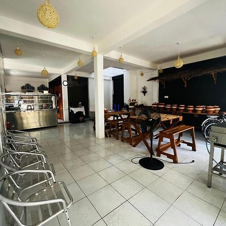 נגומבו Ramlyn Guesthouse & Restaurant מראה חיצוני תמונה