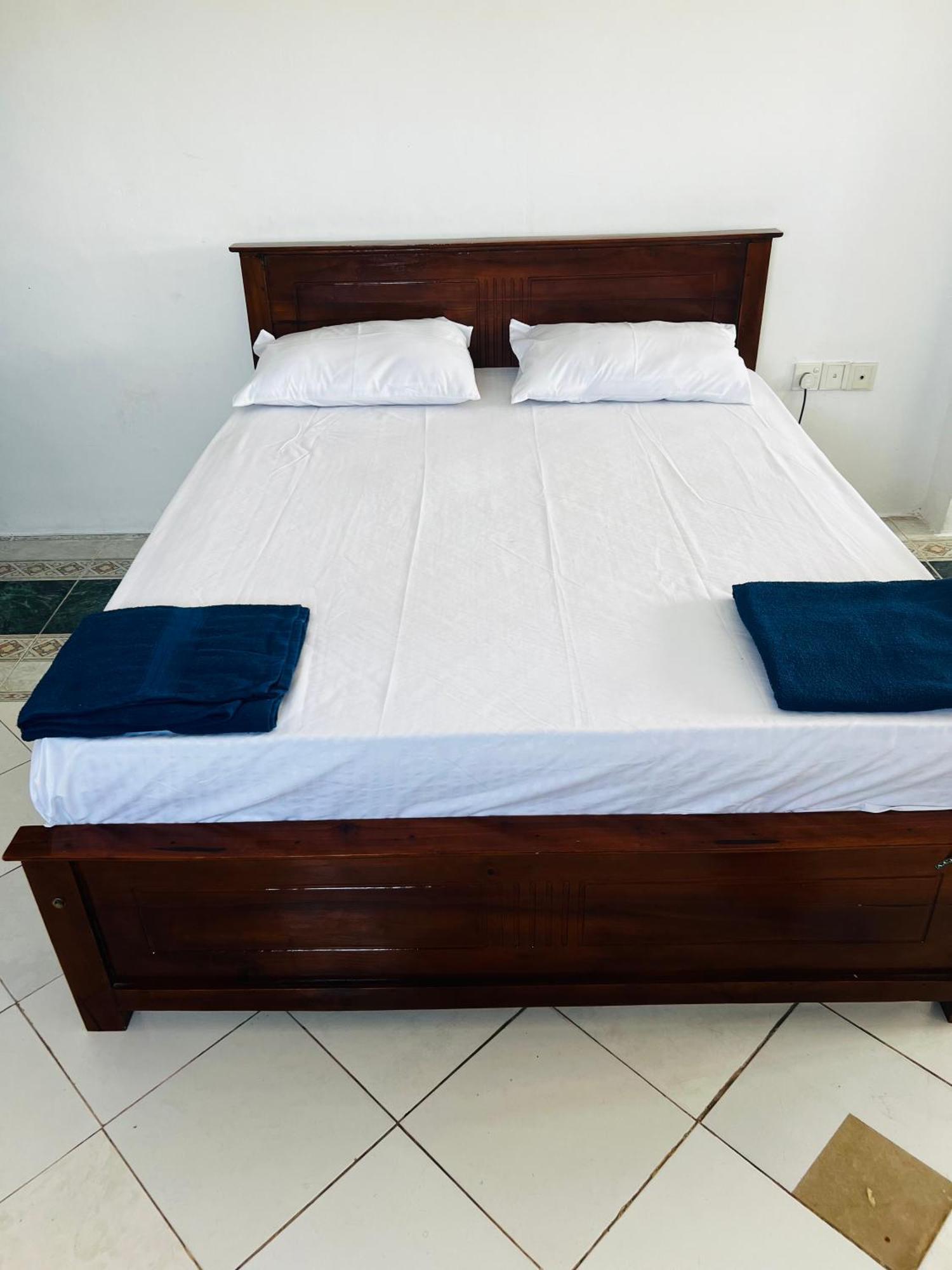 נגומבו Ramlyn Guesthouse & Restaurant מראה חיצוני תמונה