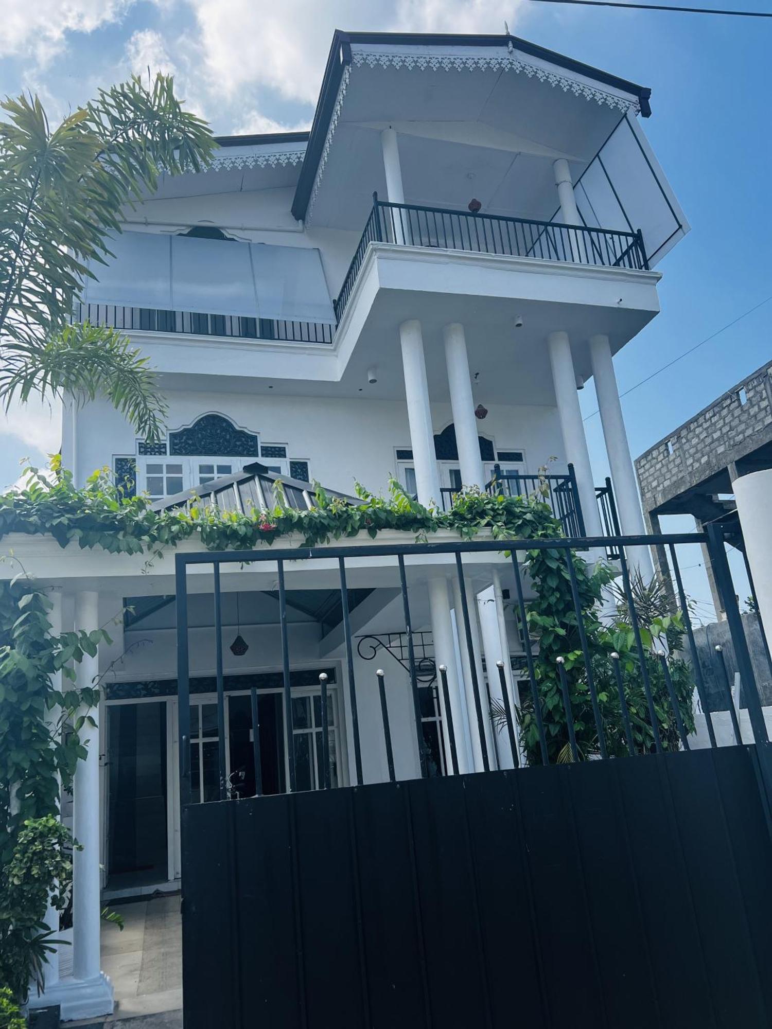 נגומבו Ramlyn Guesthouse & Restaurant מראה חיצוני תמונה
