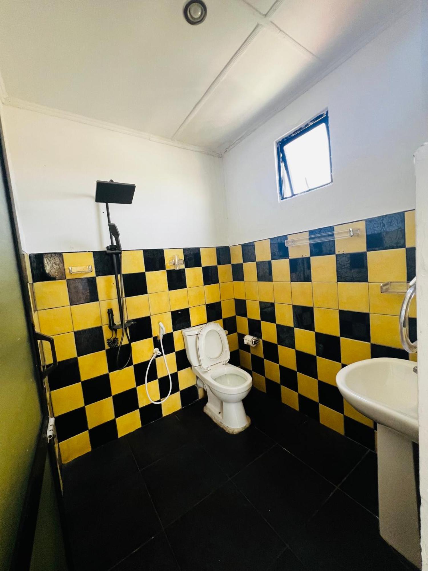 נגומבו Ramlyn Guesthouse & Restaurant מראה חיצוני תמונה