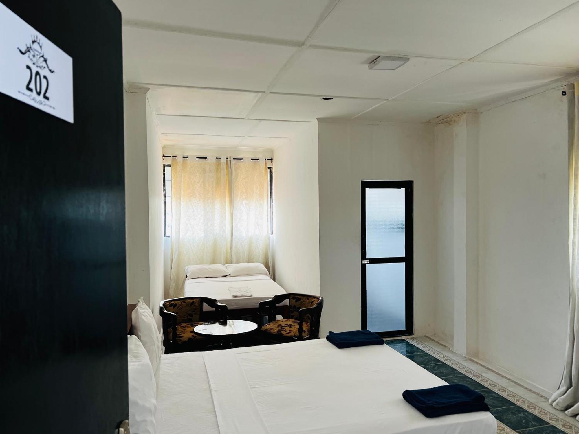 נגומבו Ramlyn Guesthouse & Restaurant מראה חיצוני תמונה