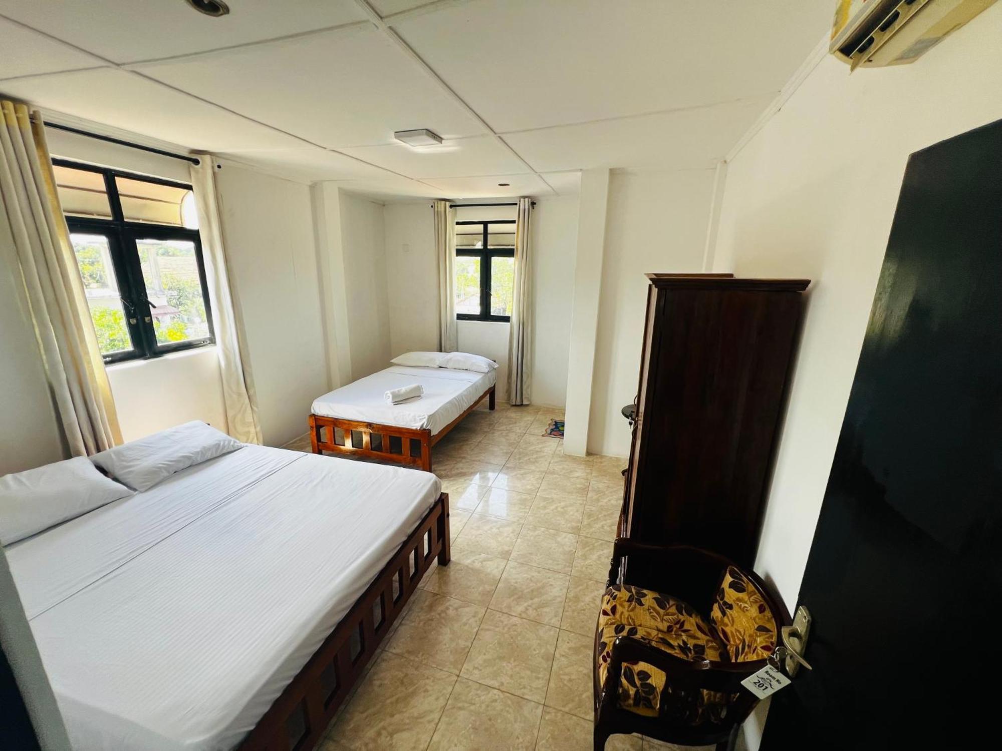 נגומבו Ramlyn Guesthouse & Restaurant מראה חיצוני תמונה