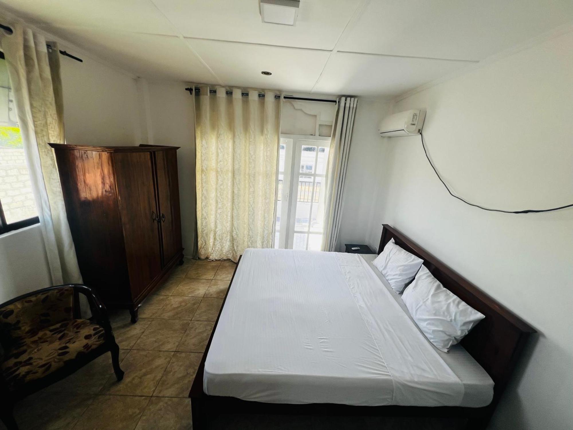 נגומבו Ramlyn Guesthouse & Restaurant מראה חיצוני תמונה