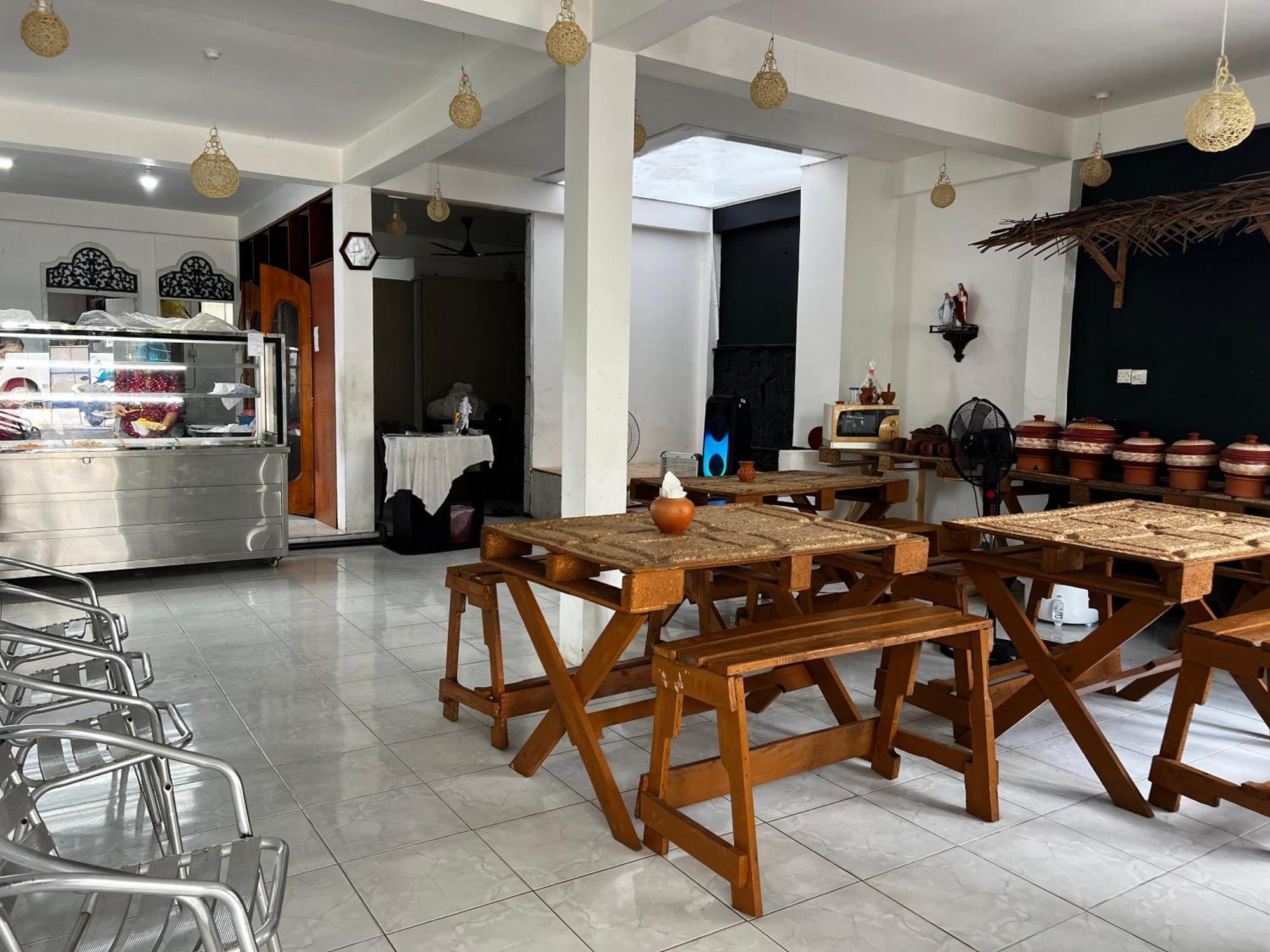 נגומבו Ramlyn Guesthouse & Restaurant מראה חיצוני תמונה