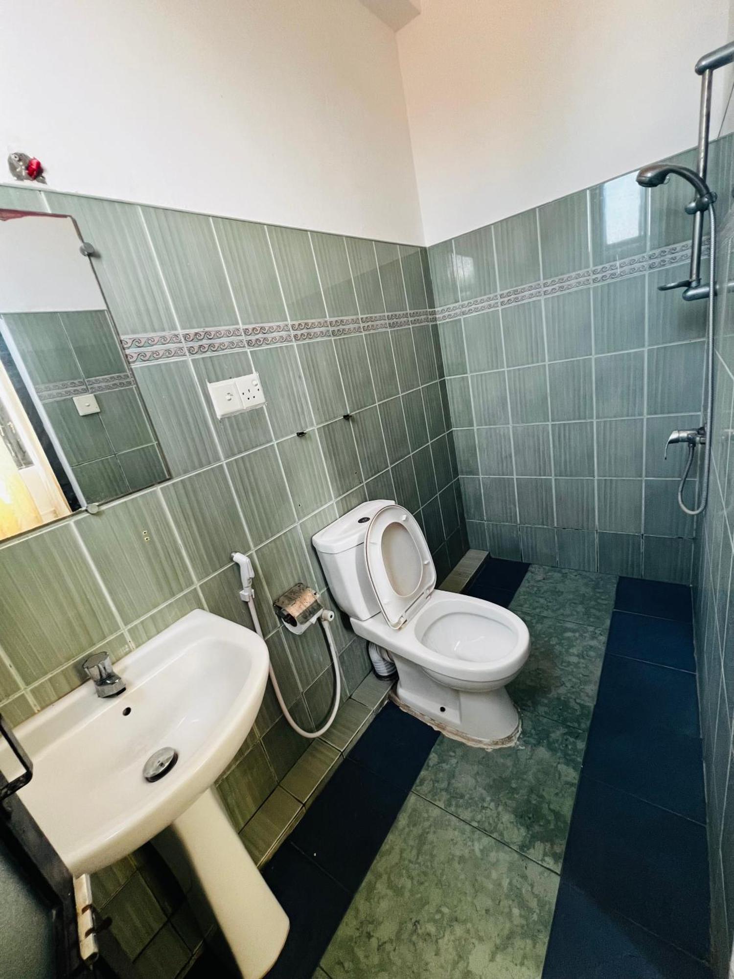 נגומבו Ramlyn Guesthouse & Restaurant מראה חיצוני תמונה