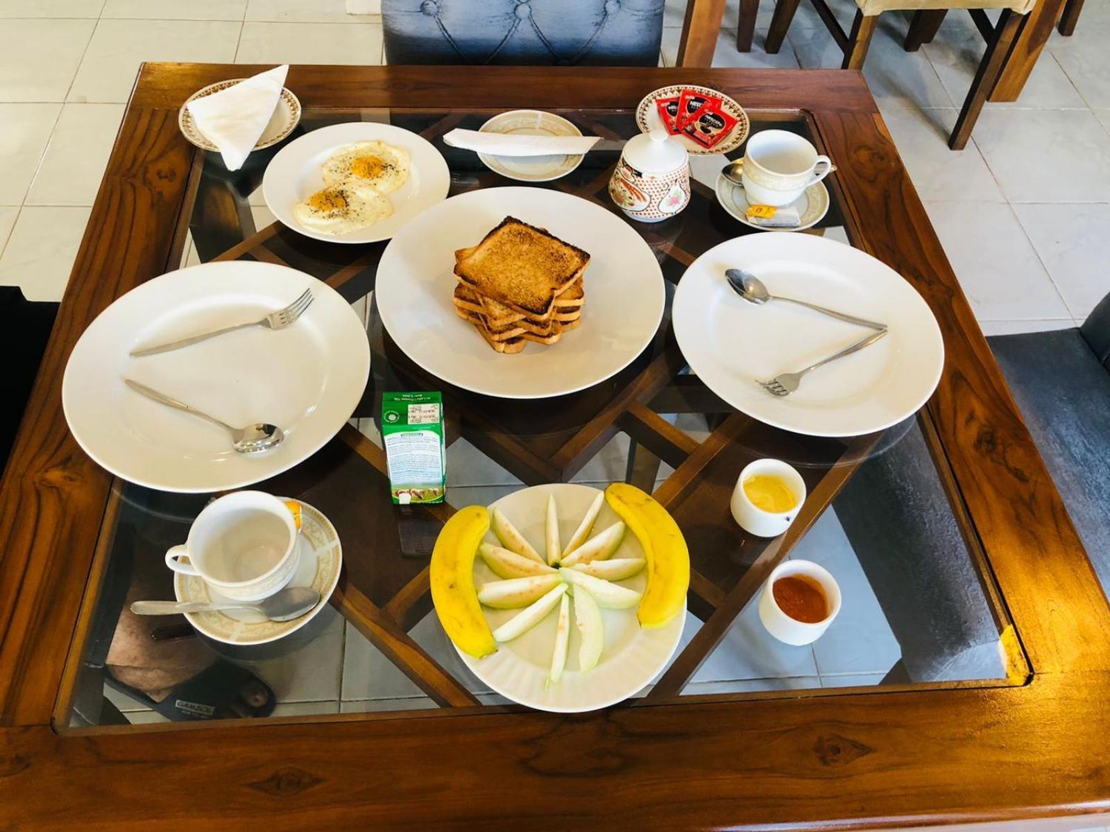 נגומבו Ramlyn Guesthouse & Restaurant מראה חיצוני תמונה